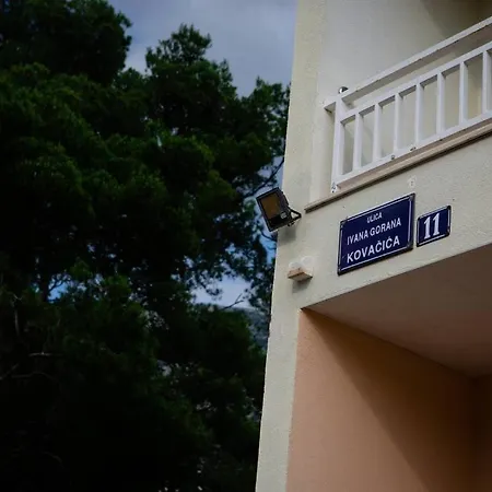 Luxury 'on The Beach' Apartamento Makarska